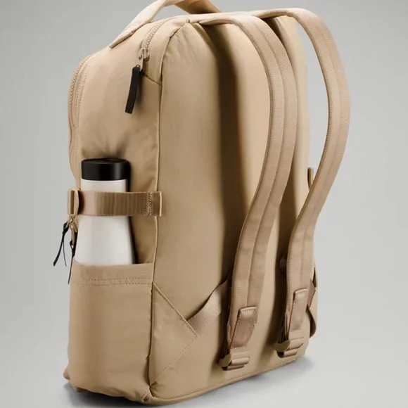 Lululemon New Crew Backpack in Color Trench 22L - Picture 13 of 16